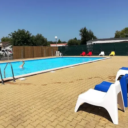 Prázdninový dům Maison De Type Piscine Collective Hume *
